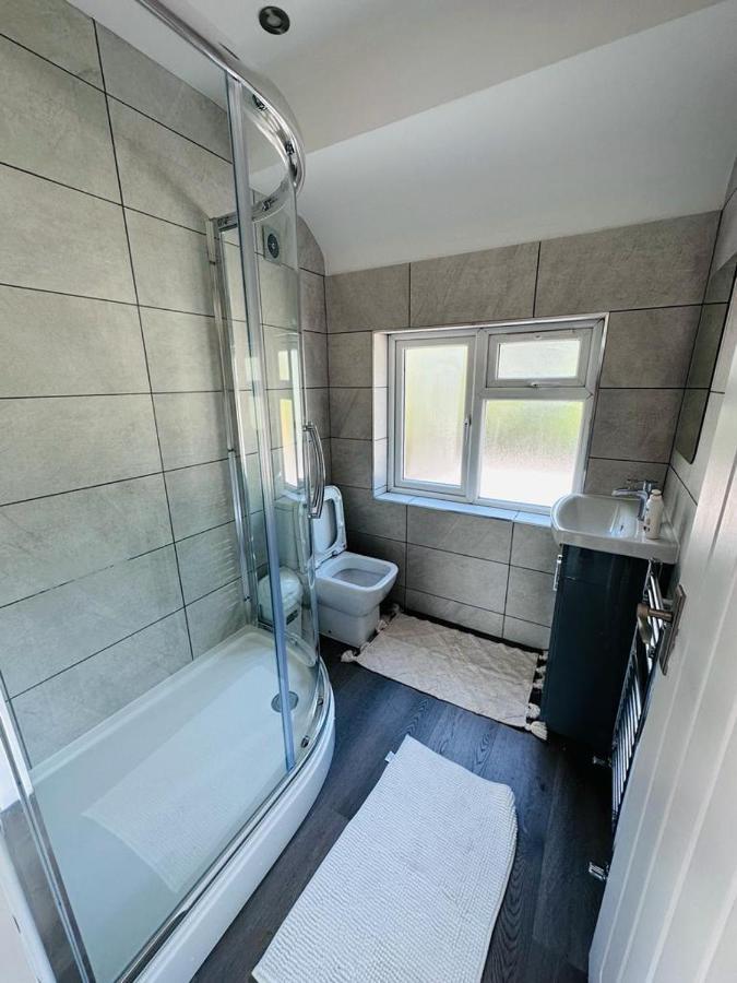 Burmese - 5 Bedroom House Earley 외부 사진